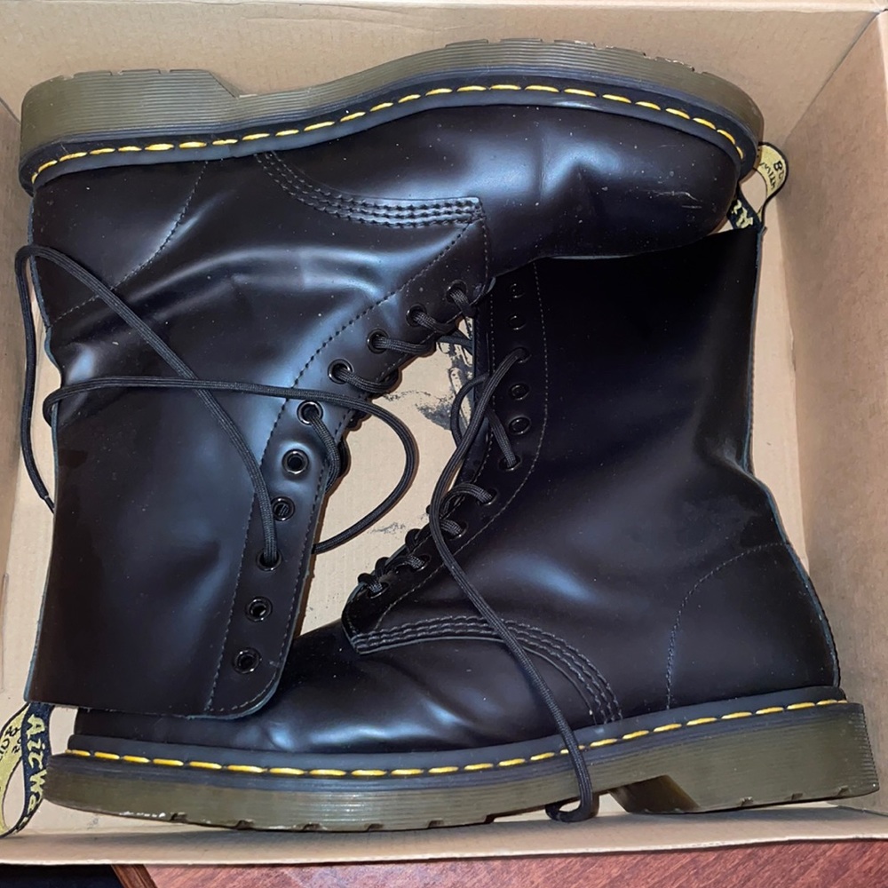1490 dr marten boots